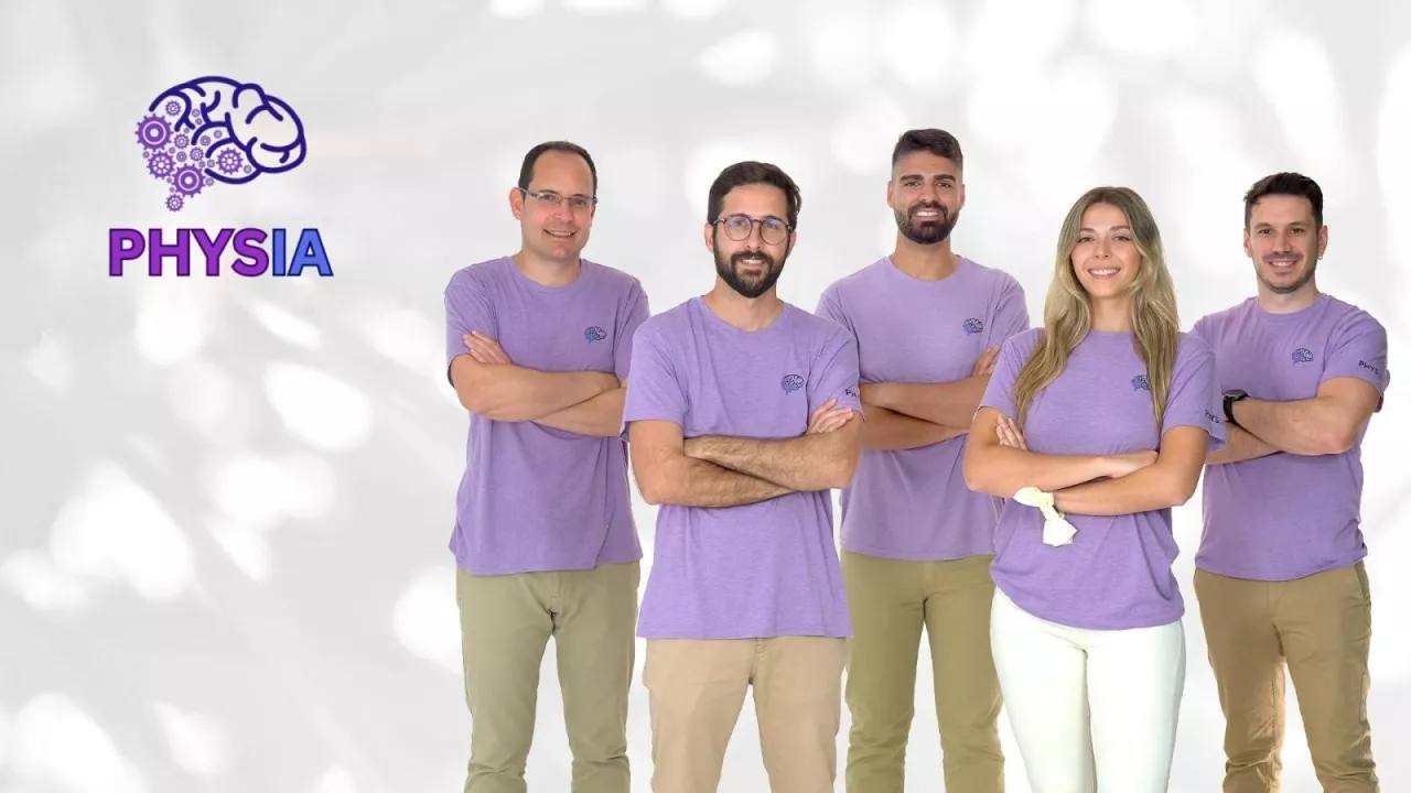 Equipo de Physia tras anunciar una ronda de inversión